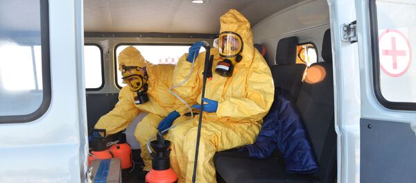 Учения по проведению медицинской эвакуации пациентов с симптомами коронавируса Учения по проведению медицинской эвакуации пациентов с симптомами коронавируса - Sputnik Таджикистан