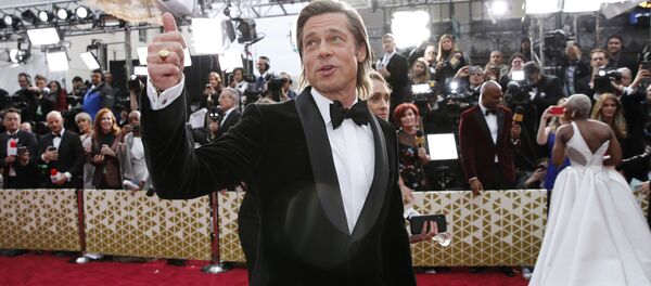 Актер Брэд Питт на красной дорожке церемонии вручения Оскар-2020 в Лос-Анджелесе - Sputnik Таджикистан