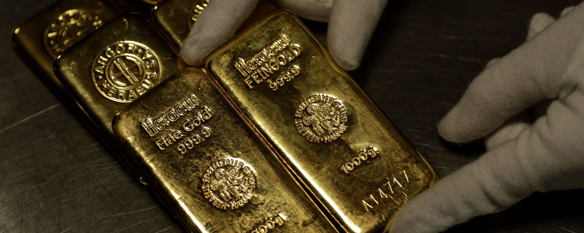 Золотые слитки - Sputnik Таджикистан, 1920, 13.02.2025
