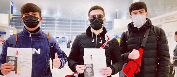 Таджикские студенты из города Ухань КНР, уезжают на родину - Sputnik Тоҷикистон