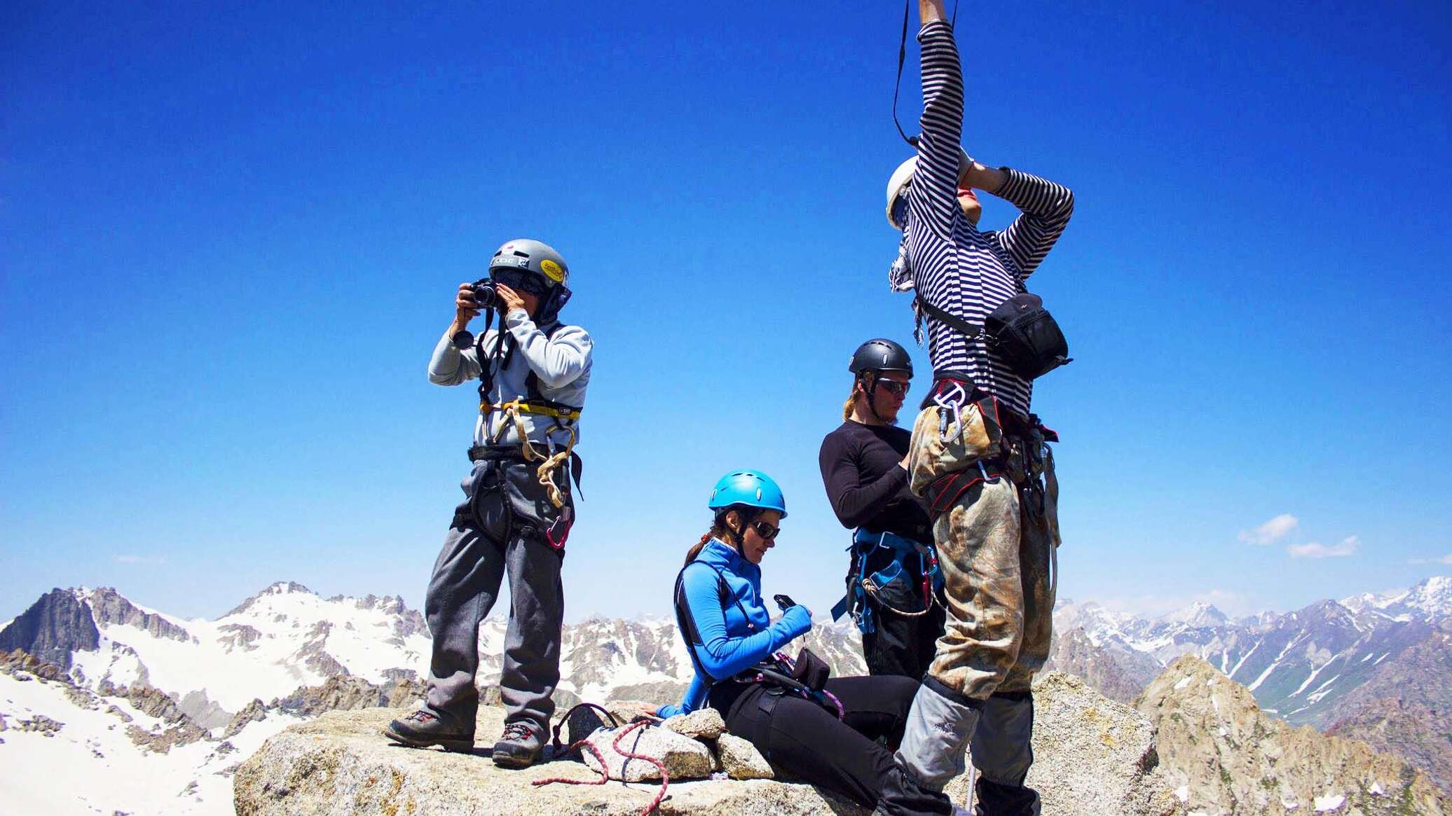 Таджикистан туризм. Туризм в Таджикистане. Туристы в Таджикистане. Альпинизм в Таджикистане. Туристический Таджикистан.