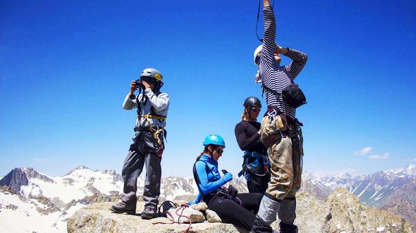 Туристы в горах Таджикистана, архивное фото - Sputnik Тоҷикистон