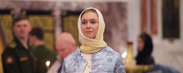 Верующая в храме, архивное фото - Sputnik Таджикистан