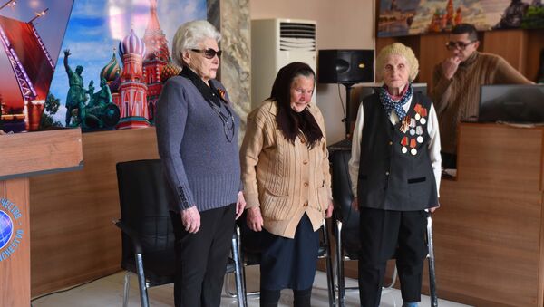 В Россотрудничестве наградили ветеранов ВОВ  - Sputnik Таджикистан