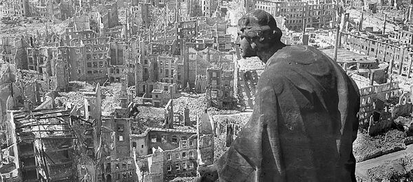 Дрезден, 1945 год, вид с ратуши на разрушенный город - Sputnik Таджикистан