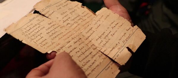 Военные 201-й РВБ помогают в оцифровке документов времен войны - YouTube Военные 201-й РВБ помогают в оцифровке документов времен войны - YouTube - Sputnik Таджикистан