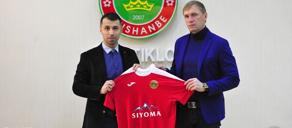 Руководство душанбинского футбольного клуба Истиклол утвердило на должность главного тренера кандидатуру Виталия Левченко - Sputnik Таджикистан