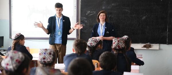 Станцуй Калинку, зачитай Бродского: послы русского языка взбодрили Душанбе - Sputnik Таджикистан