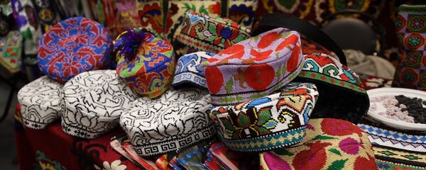 Чапан, ножи и звуки музыки: как прошел фестиваль Тюбетейка в Москве - Sputnik Таджикистан