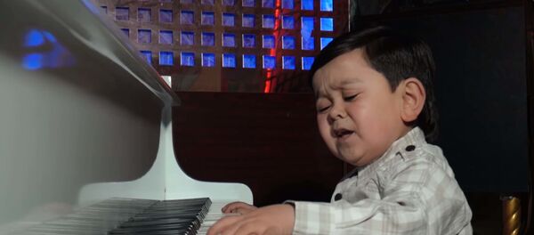 Новый клип Абдурозика - Чак Чаки борон - Sputnik Таджикистан