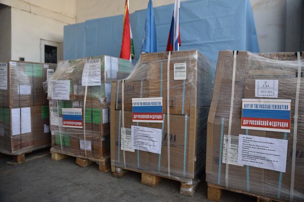 Россия передала Таджикистану две тонны медикаментов Россия передала Таджикистану две тонны медикаментов - Sputnik Таджикистан