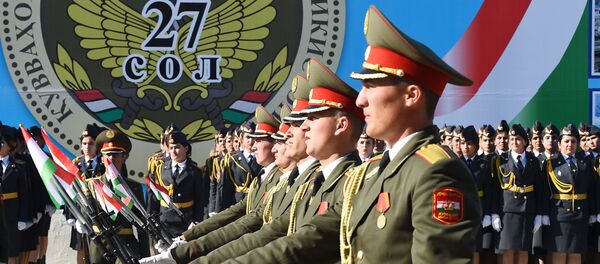 Парад ВС Таджикистана к 23 февраля Парад ВС Таджикистана к 23 февраля - Sputnik Тоҷикистон
