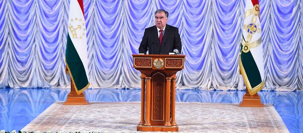 Рахмон поздравил военнослужащих с Днем образования ВС Таджикистана Рахмон поздравил военнослужащих с Днем образования ВС Таджикистана - Sputnik Таджикистан