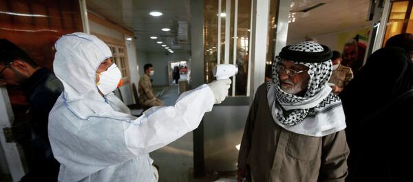 Санҷиши таби мусофирон дар гузаргоҳи наздимарзии Ироқу Эрон - Sputnik Тоҷикистон