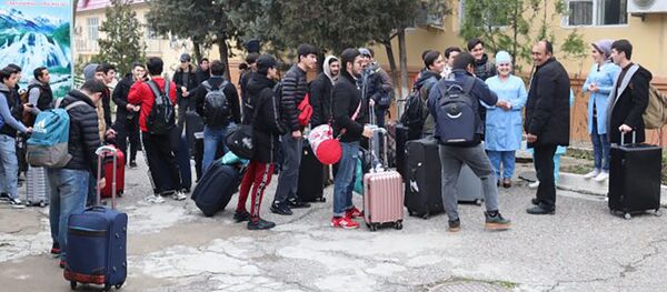 Таджикские студенты, эвакуированные из Ухани, выпущены из карантина - Sputnik Тоҷикистон