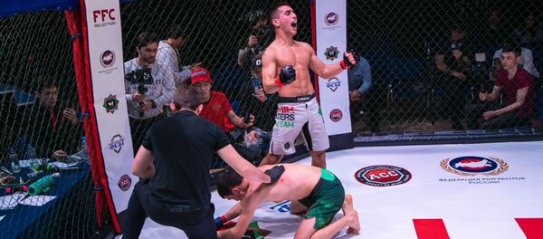 Турнир по смешанным единоборствам FFC GLOBAL SELECTION среди мигрантов в Москве  - Sputnik Таджикистан