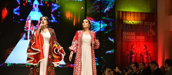 Юбилейный показ дизайнера Хуршеда Сатторова - Sputnik Тоҷикистон