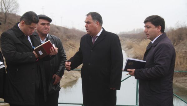 Рабочий визит главы Согдийской области Раджаббоя Ахмадзоды в Аштский район - Sputnik Таджикистан