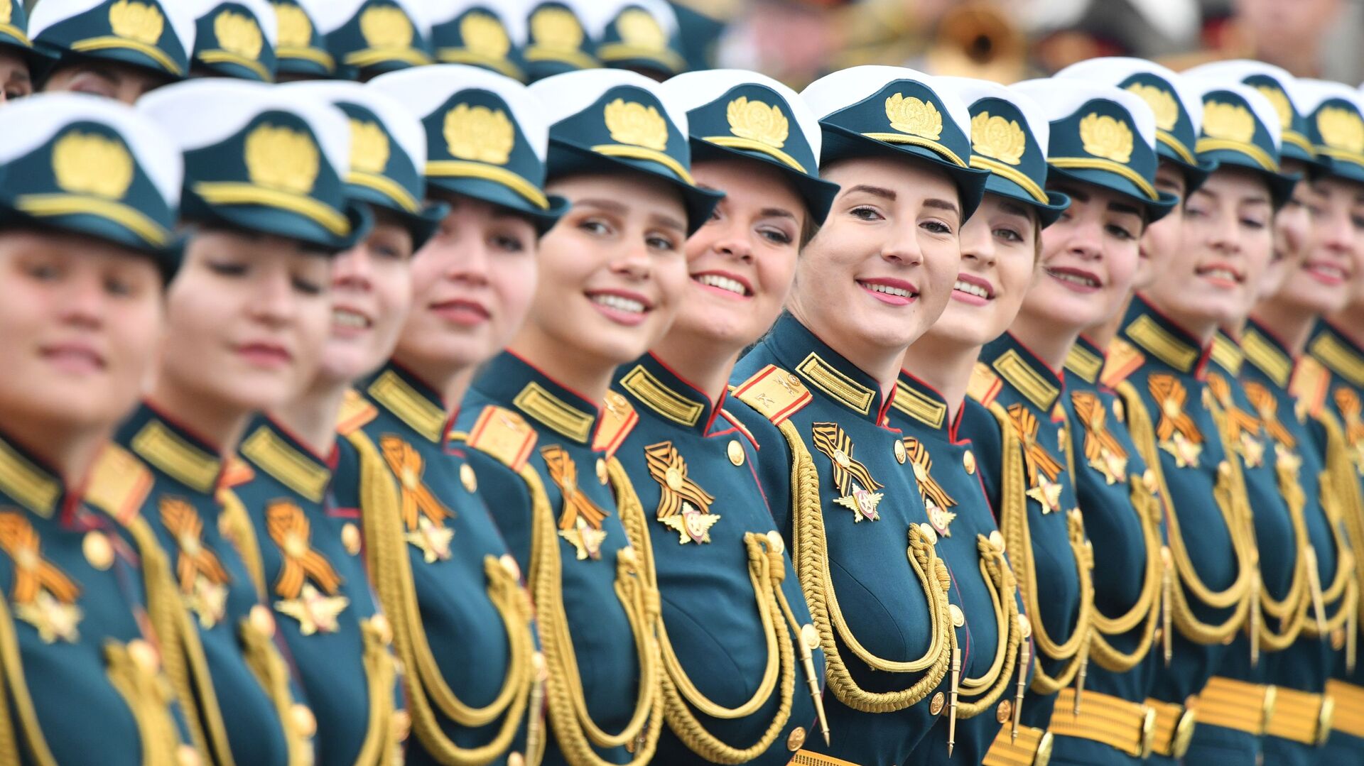Военный парад, посвящённый 74-й годовщине Победы в Великой Отечественной войне - Sputnik Таджикистан, 1920, 27.04.2022