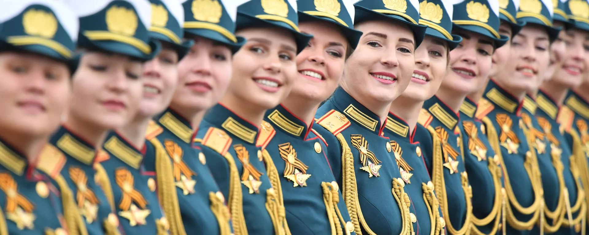 Военный парад, посвящённый 74-й годовщине Победы в Великой Отечественной войне - Sputnik Тоҷикистон, 1920, 27.04.2022