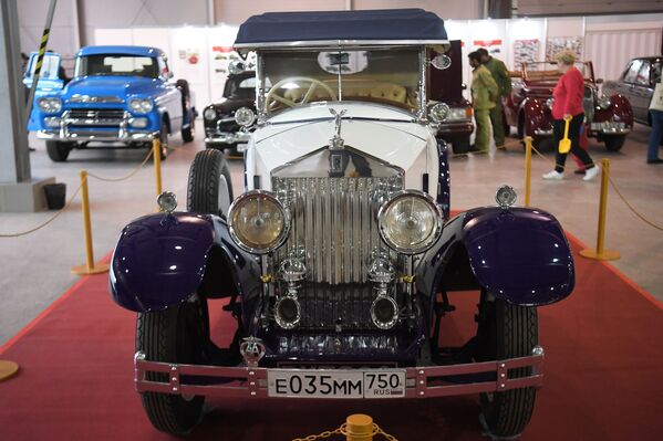 Автомобиль Rolls-Royce 20/25HP на открытии выставки ретро-автомобилей Олдтаймер-Галерея - Sputnik Таджикистан