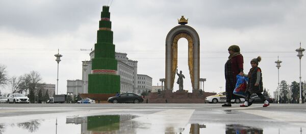 Суманак на площади Сомони в Душанбе Суманак на площади Сомони в Душанбе - Sputnik Таджикистан