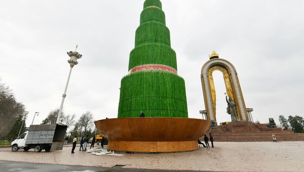 Суманак на площади Сомони в Душанбе - Sputnik Тоҷикистон