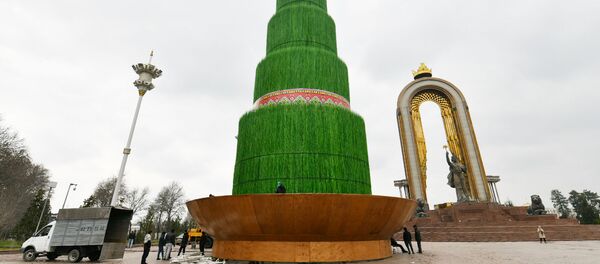 Суманак на площади Сомони в Душанбе - Sputnik Тоҷикистон