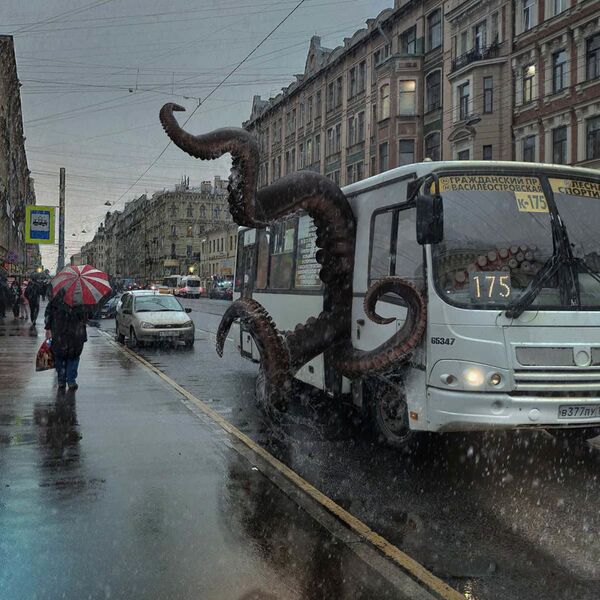 Осьминог в автобусе в Санкт-Петербурге в работе художника Вадима Соловьева - Sputnik Таджикистан