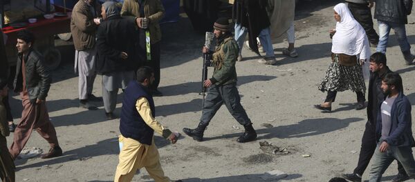 Офицер полиции в Кабуле, архивное фото Офицер полиции в Кабуле, архивное фото - Sputnik Тоҷикистон