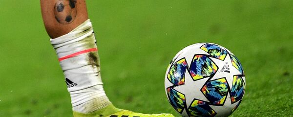 Ноги и футбольный мяч Ноги и футбольный мяч - Sputnik Тоҷикистон