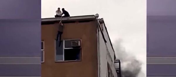 Житель Явана спас девушку из пожара - Sputnik Таджикистан