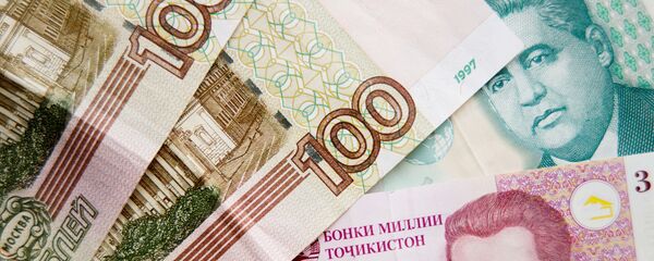 Таджикские сомони и рубли, архивное фото - Sputnik Тоҷикистон