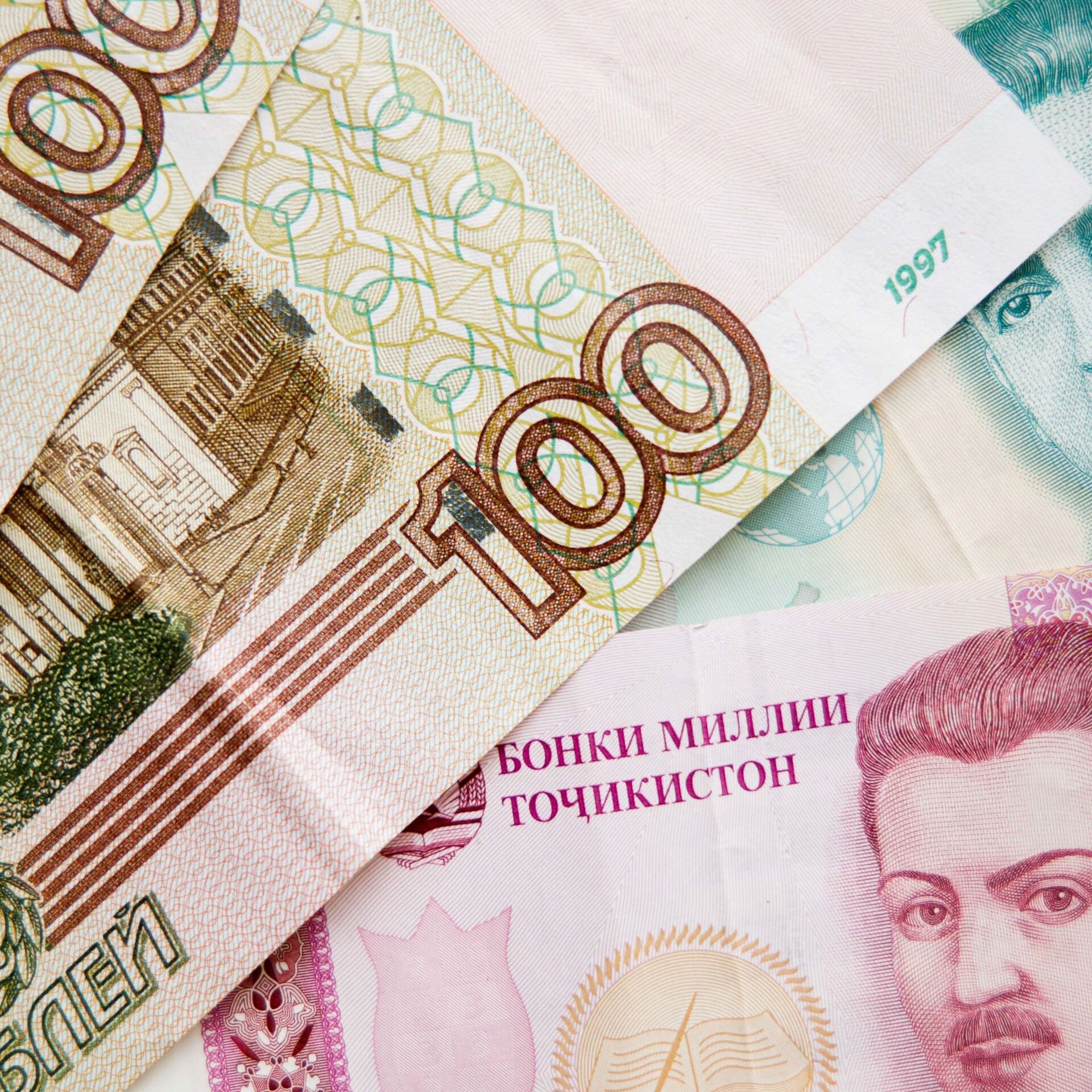 1000 таджик. Валюта Таджикистана. Таджикская валюта. Рубль на Сомони. 500 Сомони.