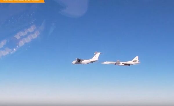 Два российских бобмардировщика Ту-160 кружили над Атлантикой 15 часов  - Sputnik Таджикистан