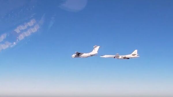 Два российских бобмардировщика Ту-160 кружили над Атлантикой 15 часов  - Sputnik Таджикистан