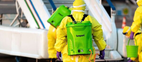 Специалисты министерства здравоохранения в аэропорту Ташкента Специалисты министерства здравоохранения в аэропорту Ташкента - Sputnik Таджикистан