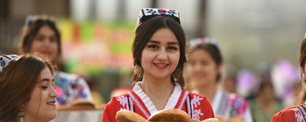 Встреча участников молодежного фестиваля Да здравствует дружба молодежи мира в Нуреке - Sputnik Таджикистан