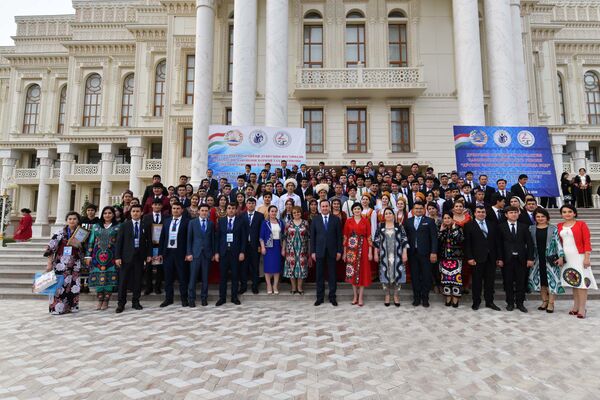 Участники молодежного фестиваля Да здравствует дружба молодежи мира - Sputnik Таджикистан