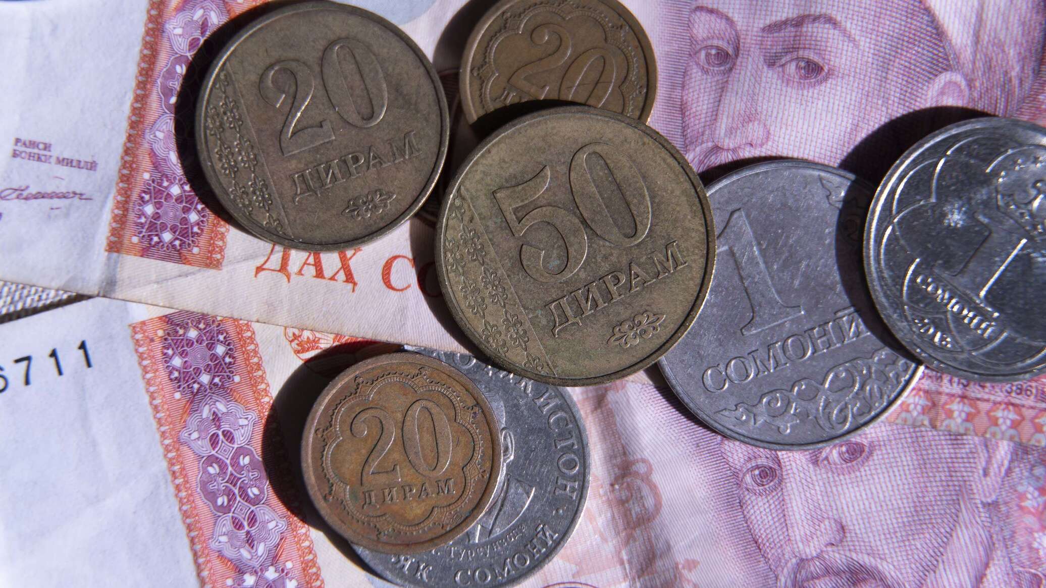 Деньги в душанбе. Деньги Таджикистана. Деньги Таджикистана фото. Таджикские деньги фото. Деньги Сомони.