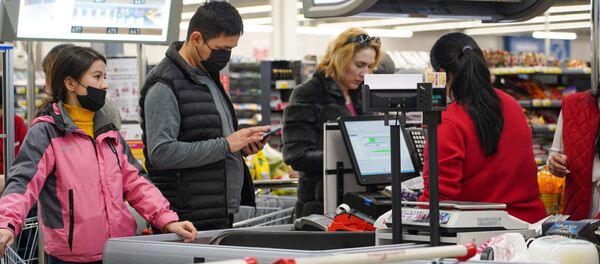 Покупатели в торговом комплексе Magnum Cash & Carry - Sputnik Таджикистан