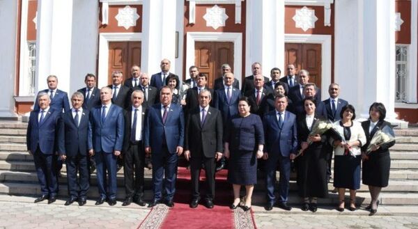 Убайдуллоев дар ҷаласаи ниҳоӣ хостори тағйири қонун шуд: аз афсӯс то орзу ба ояндаҳо-акс - Sputnik Тоҷикистон