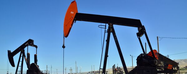 Нефтяные насосы, архивное фото  - Sputnik Таджикистан