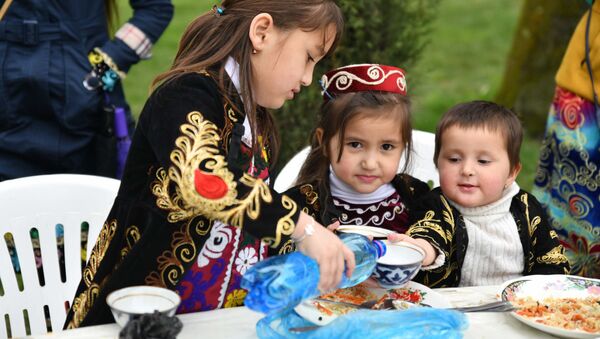 Дети на празднике Навруз - Sputnik Таджикистан