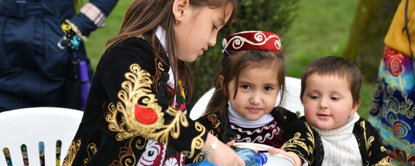 Дети на празднике Навруз - Sputnik Тоҷикистон