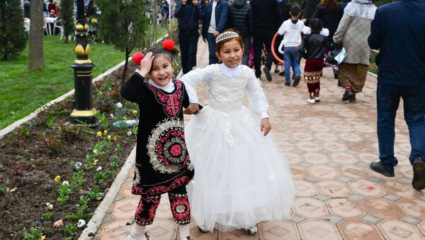 Дети во время праздника Навруз - Sputnik Таджикистан