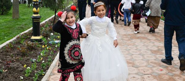 Дети во время праздника Навруз - Sputnik Таджикистан