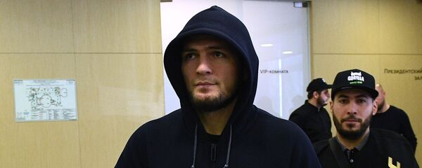 Боец смешанного стиля, чемпион абсолютного бойцовского чемпионата (UFC) в легком весе Хабиб Нурмагомедов  - Sputnik Тоҷикистон