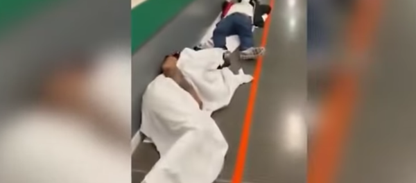 Пациенты с коронавирусом остались лежать на полу испанской больницы Пациенты с коронавирусом остались лежать на полу испанской больницы - Sputnik Тоҷикистон