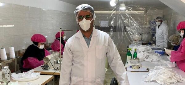 Производство масок на Иранской фабрике Производство масок на Иранской фабрике - Sputnik Тоҷикистон